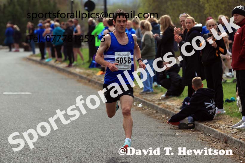 Senior mens relay, 2025 Elswick Harriers Good Friday Road Relays, Newburn, Newcastle upon Tyne. Photo: David T. Hewitson/Sports for All Pics